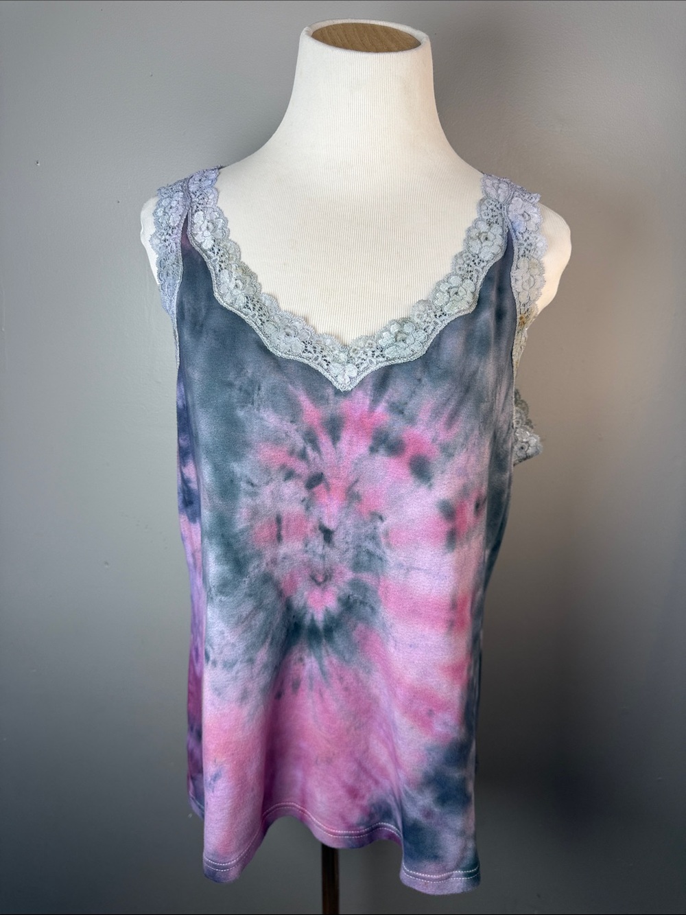 Women's Pink & Gray Tie-Dye Lace Trim Tank Top